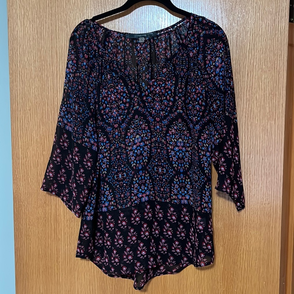 Women’s fun 2 fun blouse size medium, black with blue, burgundy and taupe colors
